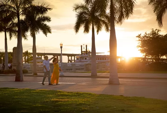 couple dancing in the sunset
